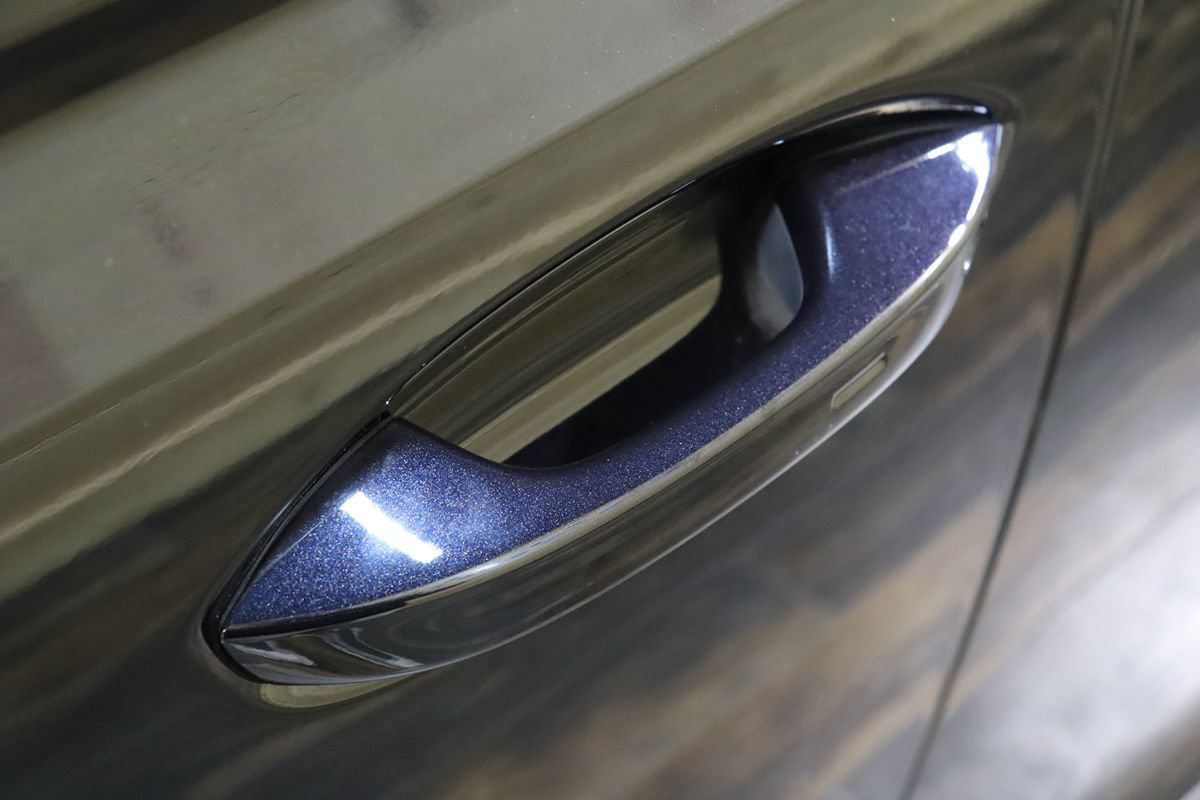 Used 2025 Volkswagen ID. Buzz Pro S RWD image 18