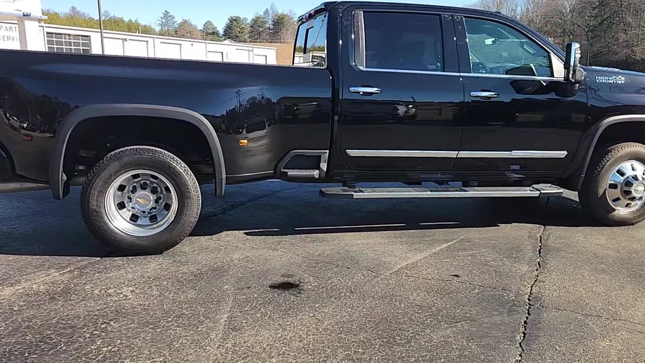 Used 2025 Chevrolet Silverado 3500 High Country w/ High Country Premium Package image 8