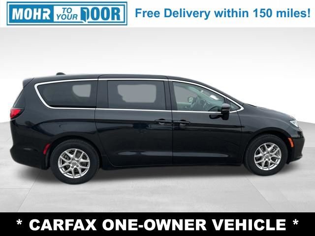 Used 2024 Chrysler Pacifica Touring-L image 4