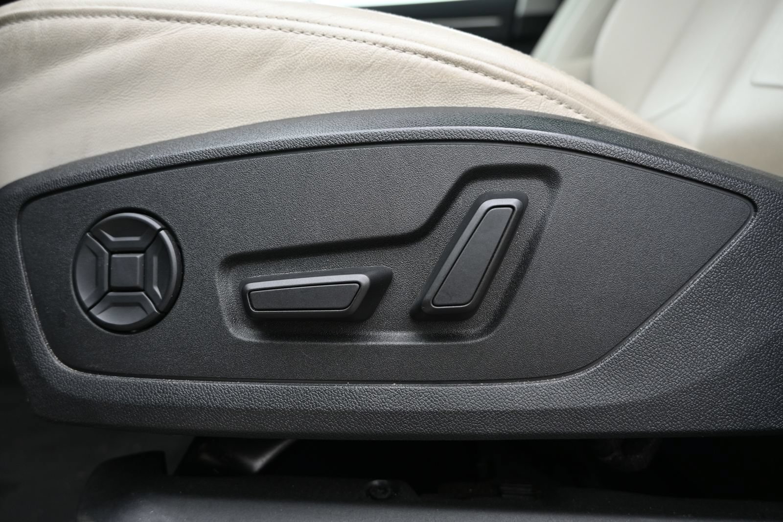 Used 2023 Audi Q3 2.0T Premium AWD/4WD image 9