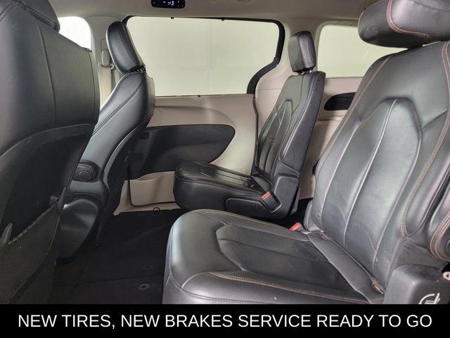Used 2017 Chrysler Pacifica Touring-L FWD image 15