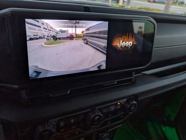 Used 2025 Jeep Gladiator Sport image 18