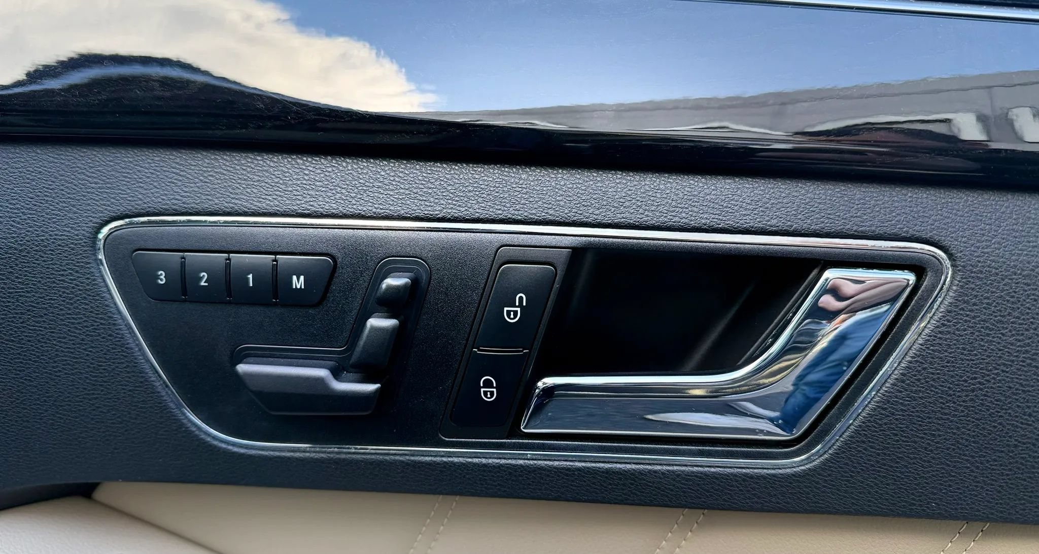 Used 2011 Mercedes-Benz E 350 4MATIC Wagon image 38