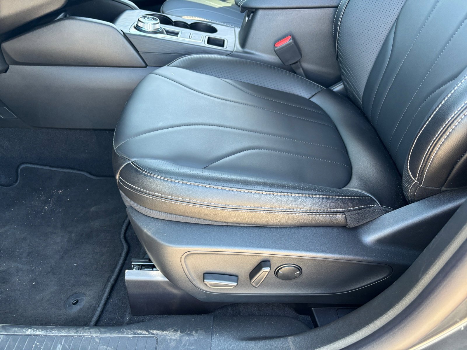 New 2025 Ford Escape SE w/ PHEV Premium Package FWD image 13