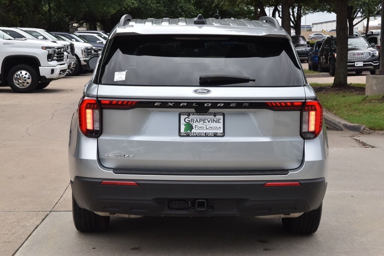 Certified 2025 Ford Explorer Active RWD image 9