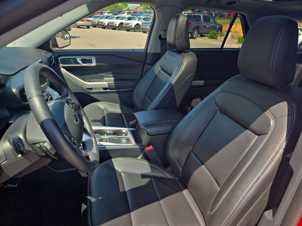 Used 2021 Ford Explorer XLT w/ Equipment Group 202A AWD/4WD image 9