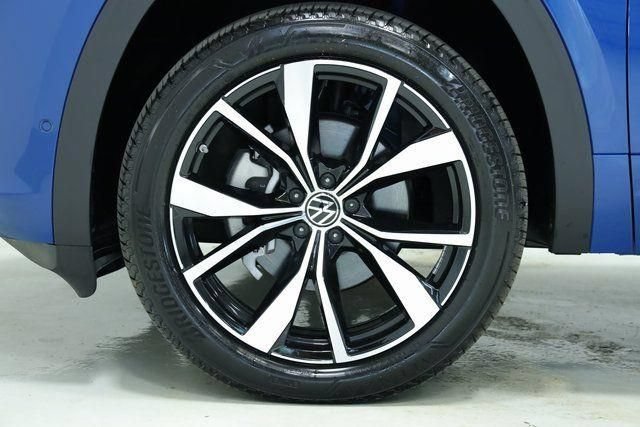New 2025 Volkswagen Atlas Cross Sport SEL Premium R-Line AWD/4WD image 8