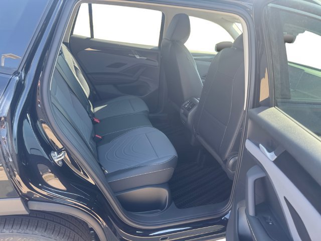 New 2026 Volkswagen Tiguan SE FWD image 13