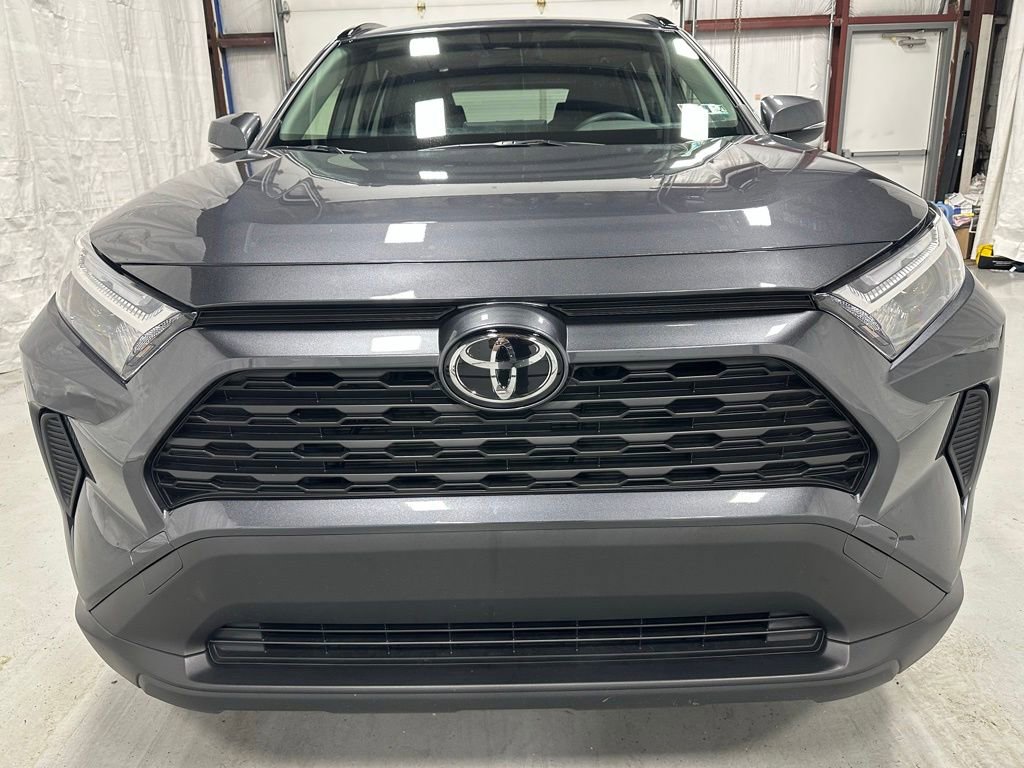 Used 2025 Toyota RAV4 XLE AWD/4WD image 2