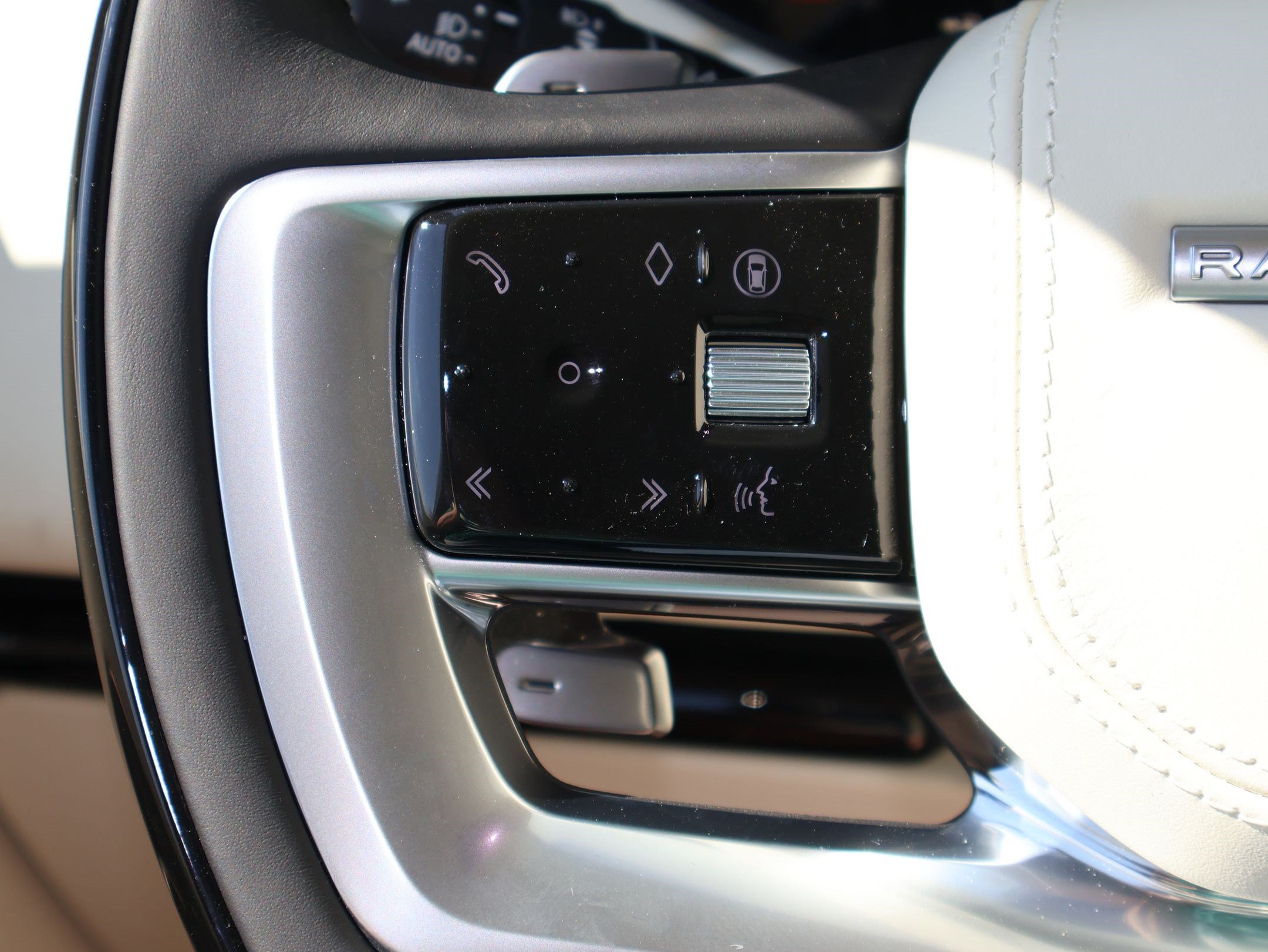 New 2026 Land Rover Range Rover Autobiography AWD/4WD image 18