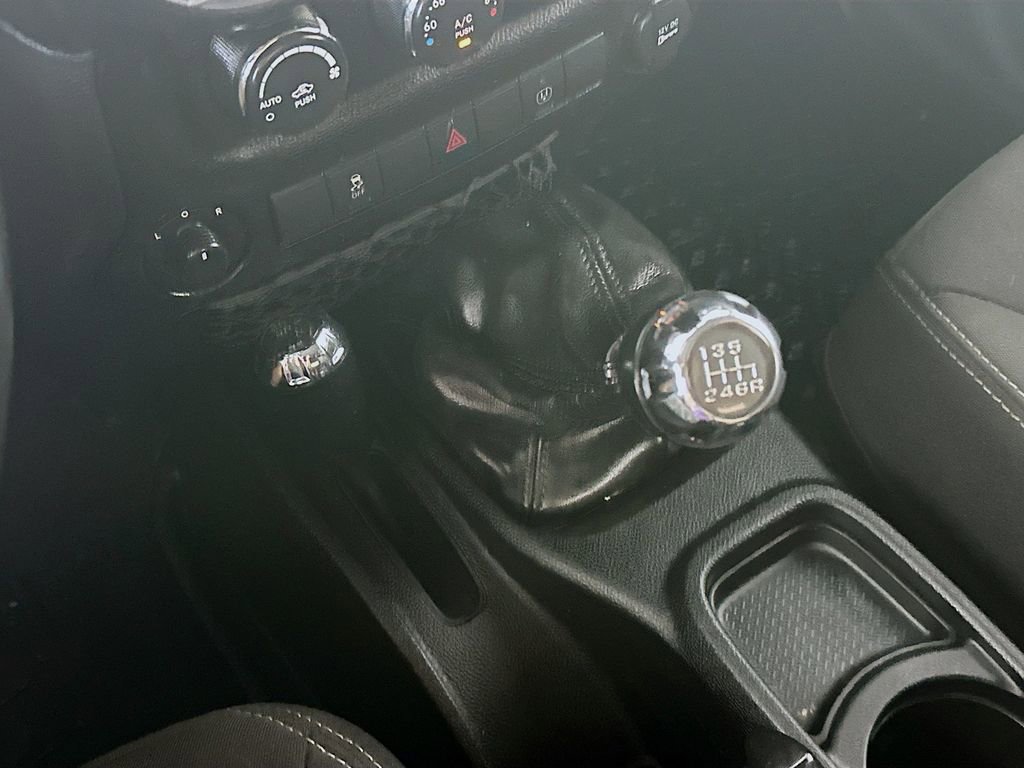 Used 2016 Jeep Wrangler Unlimited Sahara AWD/4WD image 16