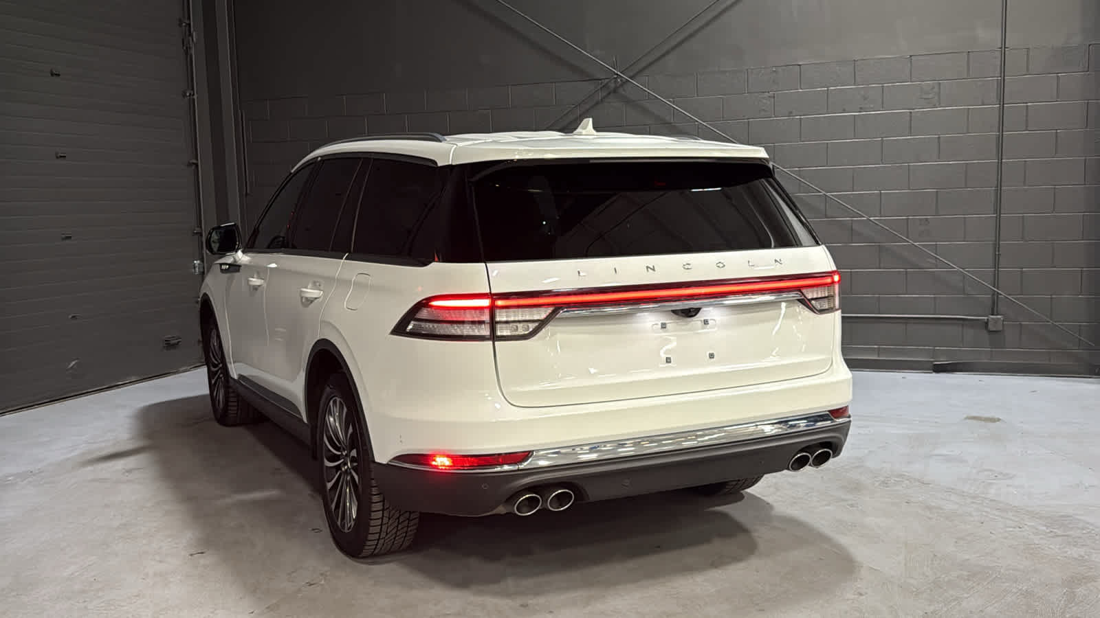 Used 2023 Lincoln Aviator Reserve w/ Equipment Group 201A AWD/4WD image 6