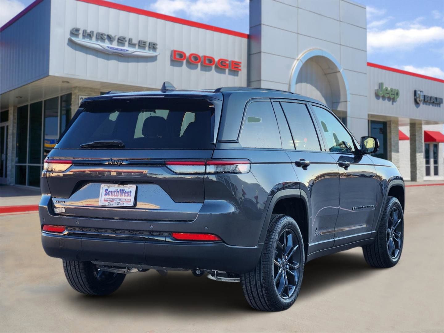 New 2025 Jeep Grand Cherokee Limited w/ Trailer Tow Package AWD/4WD image 5