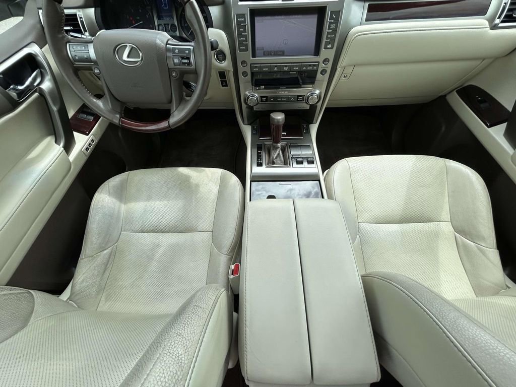 Used 2017 Lexus GX 460 Premium w/ Premium Package image 13