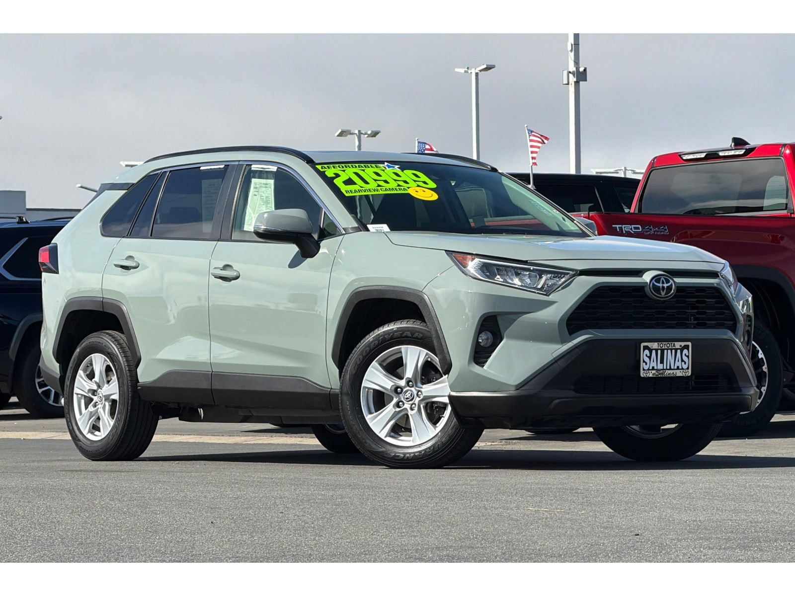 Used 2019 Toyota RAV4 XLE AWD/4WD image 2