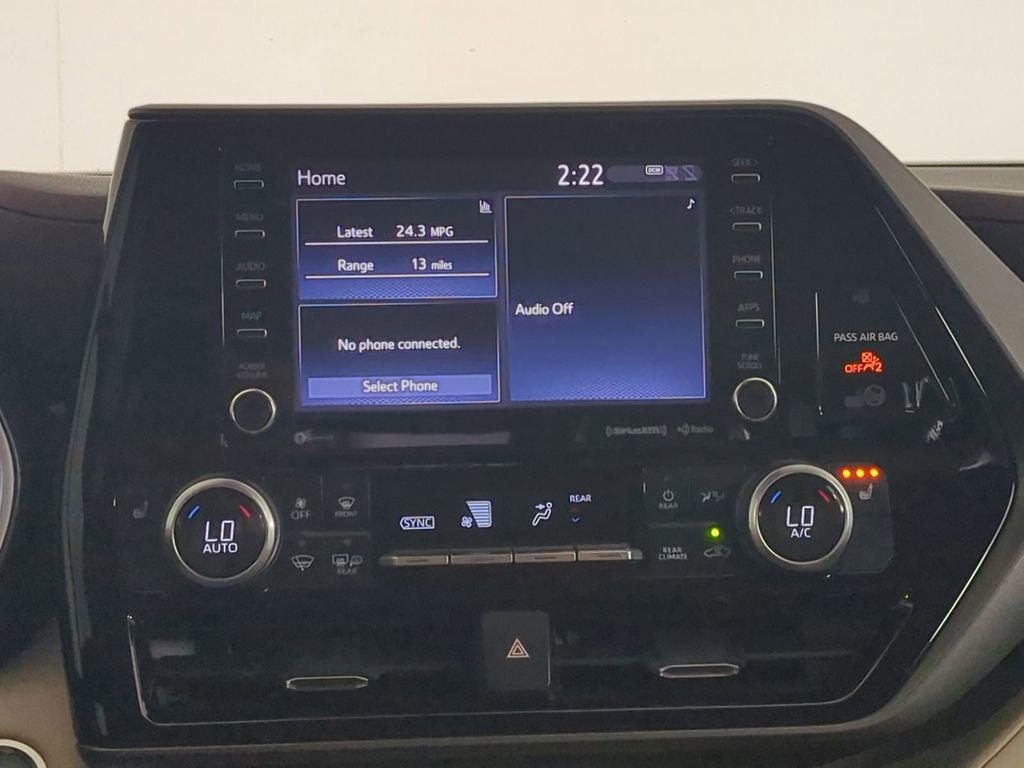 Used 2021 Toyota Highlander XLE image 22