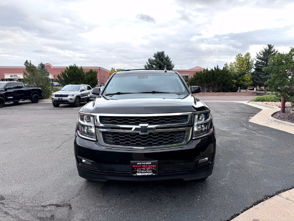Used 2017 Chevrolet Suburban LT w/ Luxury Package AWD/4WD image 3