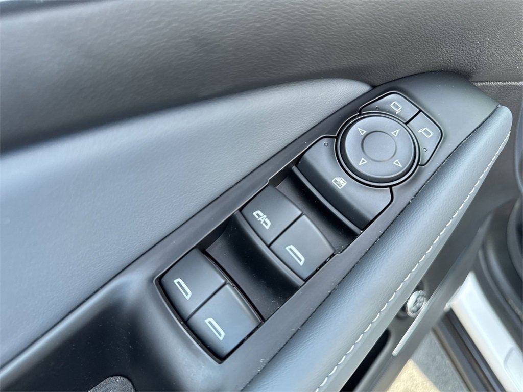 Used 2024 Buick Enclave Essence image 19