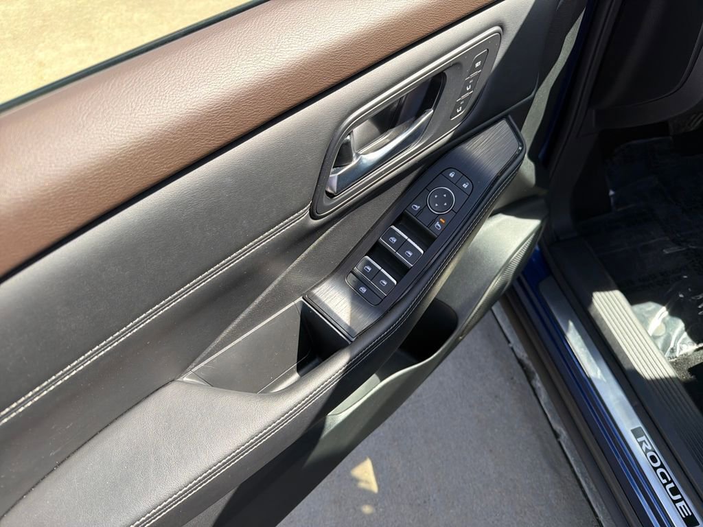 Used 2023 Nissan Rogue SL image 13