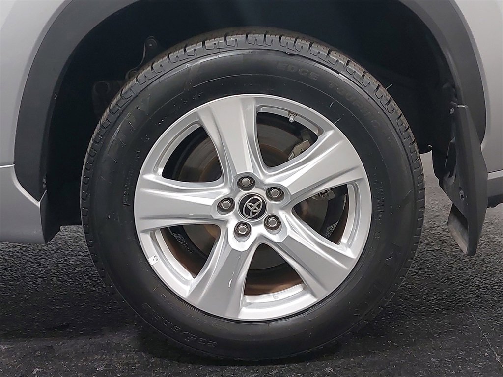 Used 2024 Toyota Highlander LE image 36