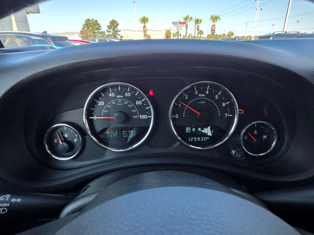 Used 2017 Jeep Wrangler Unlimited Rubicon w/ Connectivity Group AWD/4WD image 12
