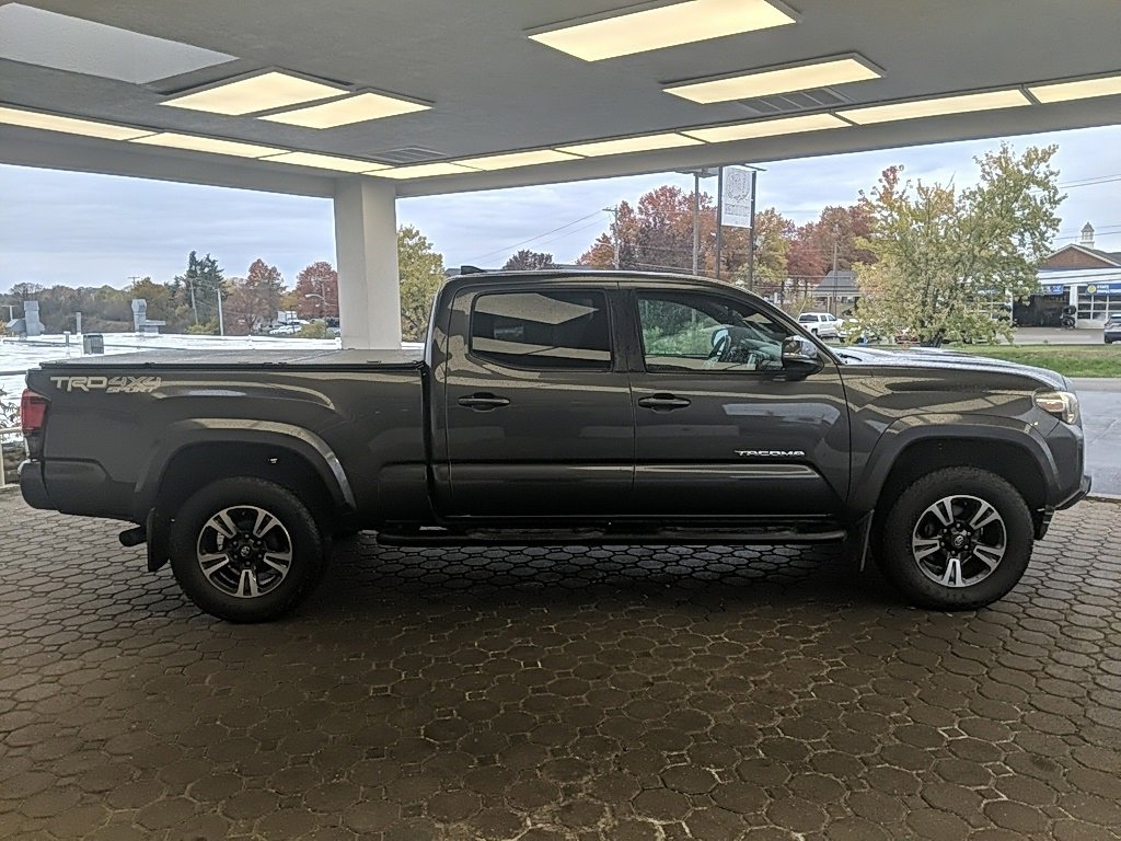 Used 2018 Toyota Tacoma TRD Off-Road image 4