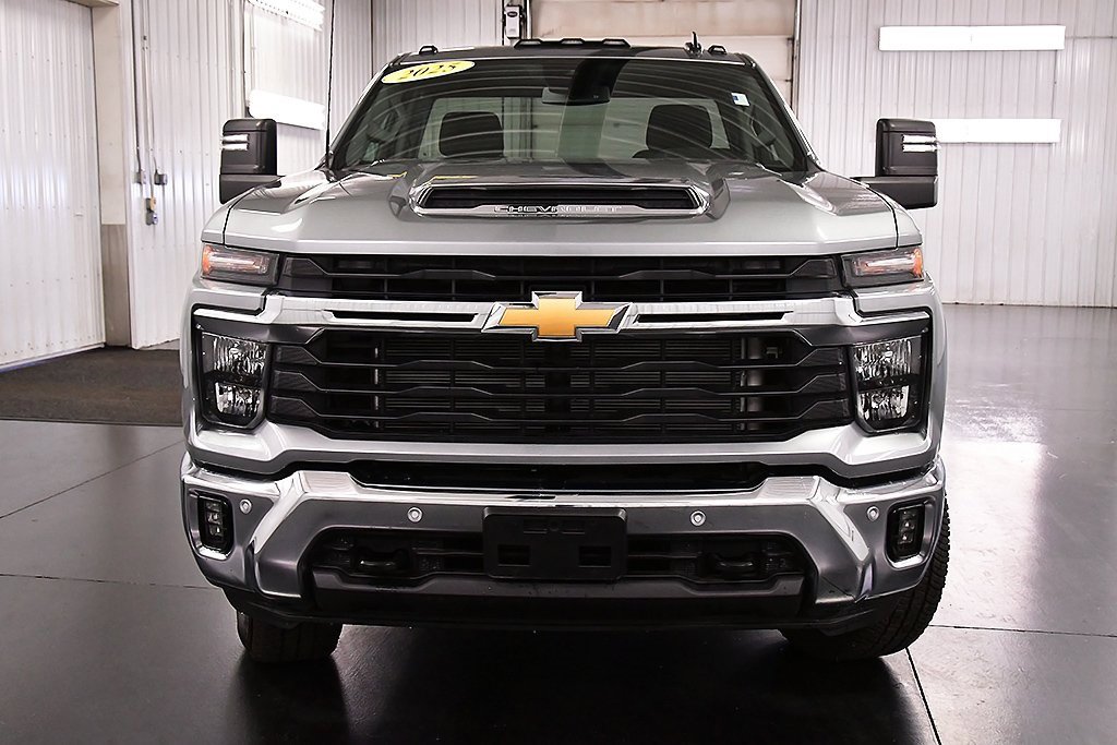 Used 2025 Chevrolet Silverado 2500 LT w/ Convenience Package image 2