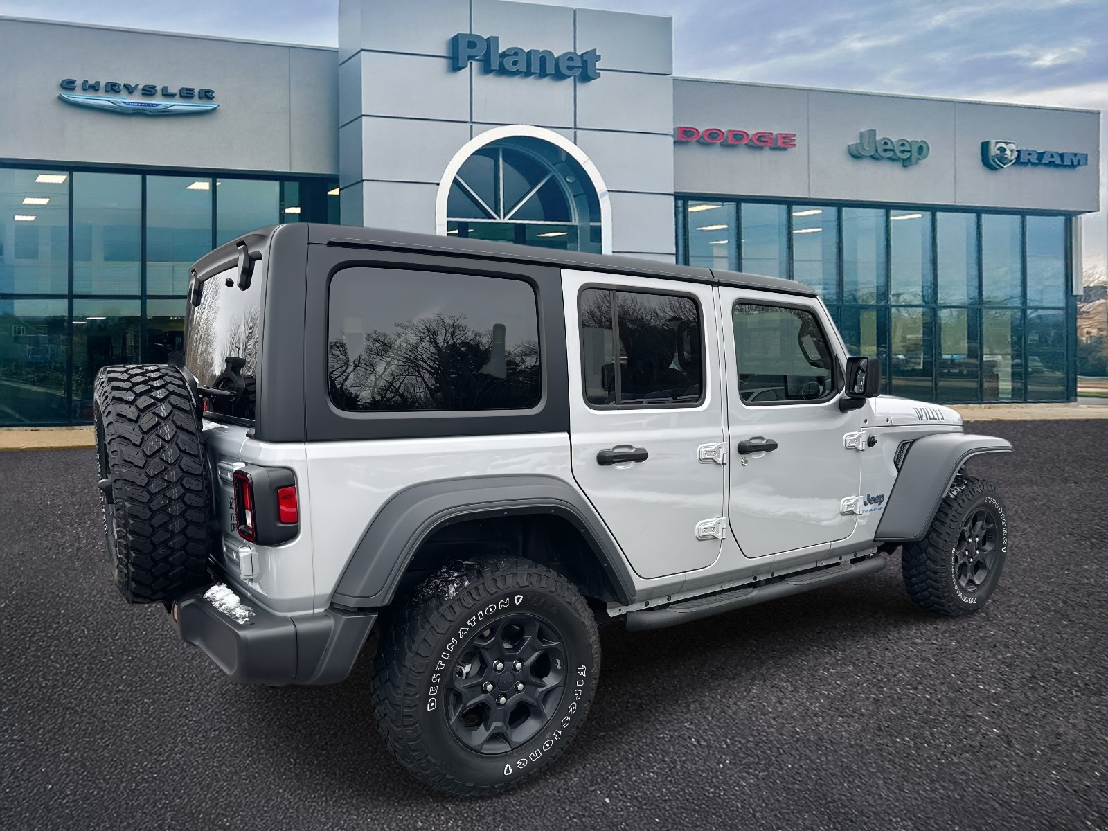 Used 2023 Jeep Wrangler Unlimited w/ Cold Weather Group AWD/4WD image 2