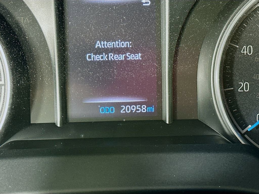 Used 2022 Toyota Venza LE AWD/4WD image 17