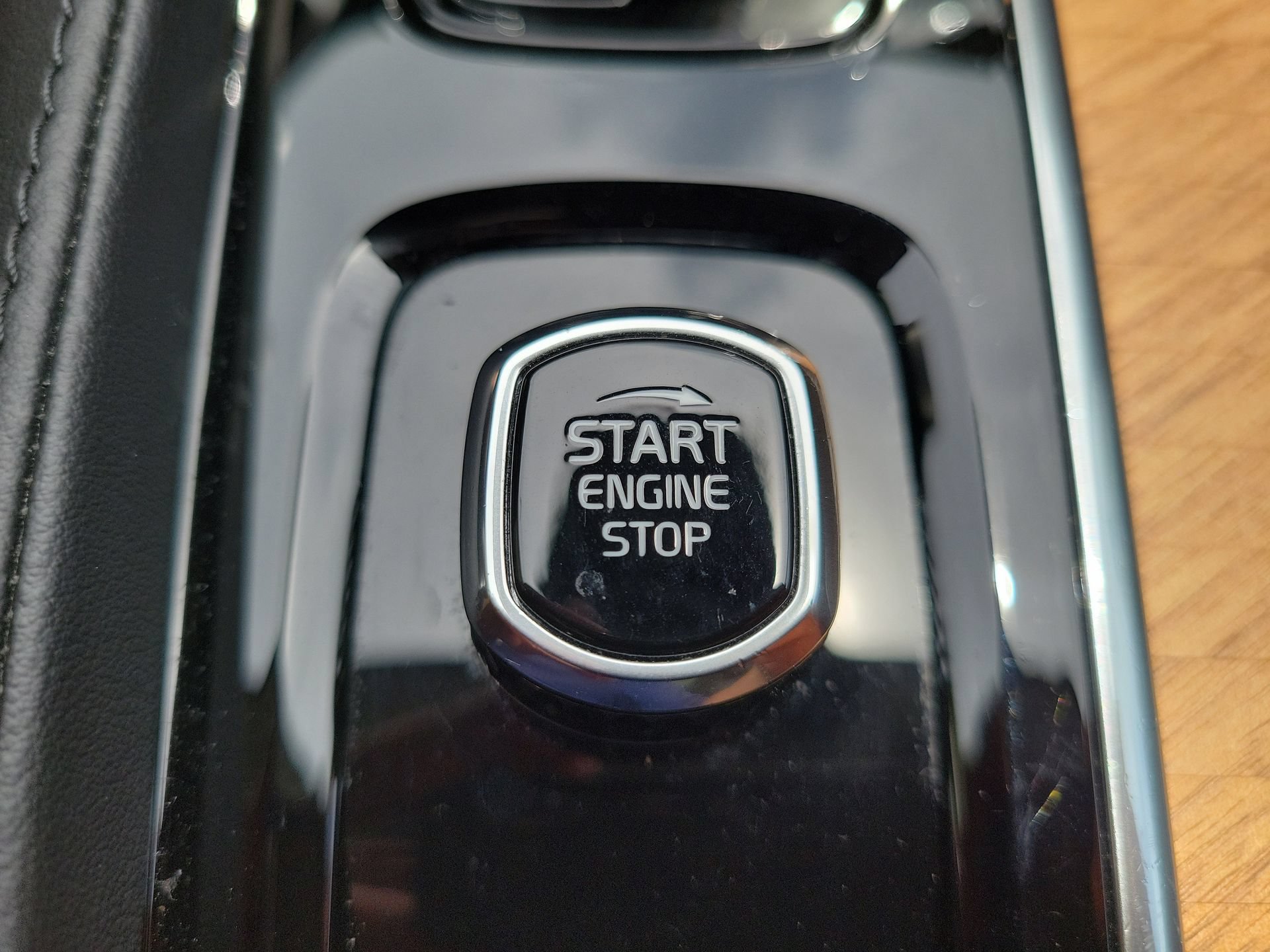 Used 2024 Volvo XC90 B6 Plus AWD/4WD image 40