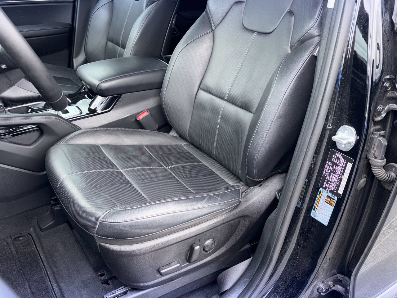 Used 2024 Kia Telluride EX w/ EX Captain's Chair Package FWD image 18