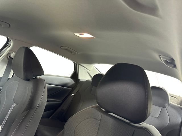 Used 2023 Hyundai Elantra SE image 12