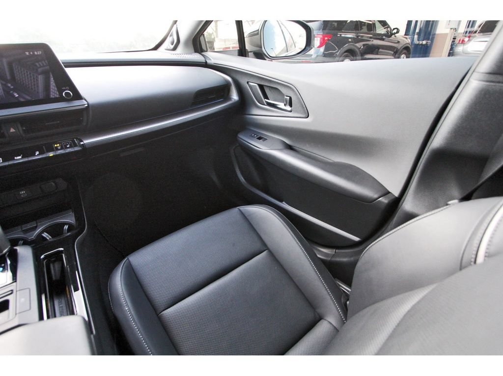 Used 2023 Toyota Prius FWD image 13