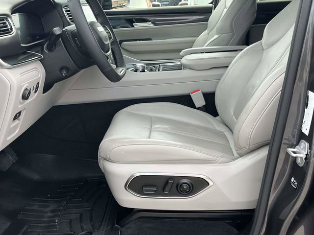 Used 2023 Jeep Wagoneer L 4WD w/ Convenience Group I image 13