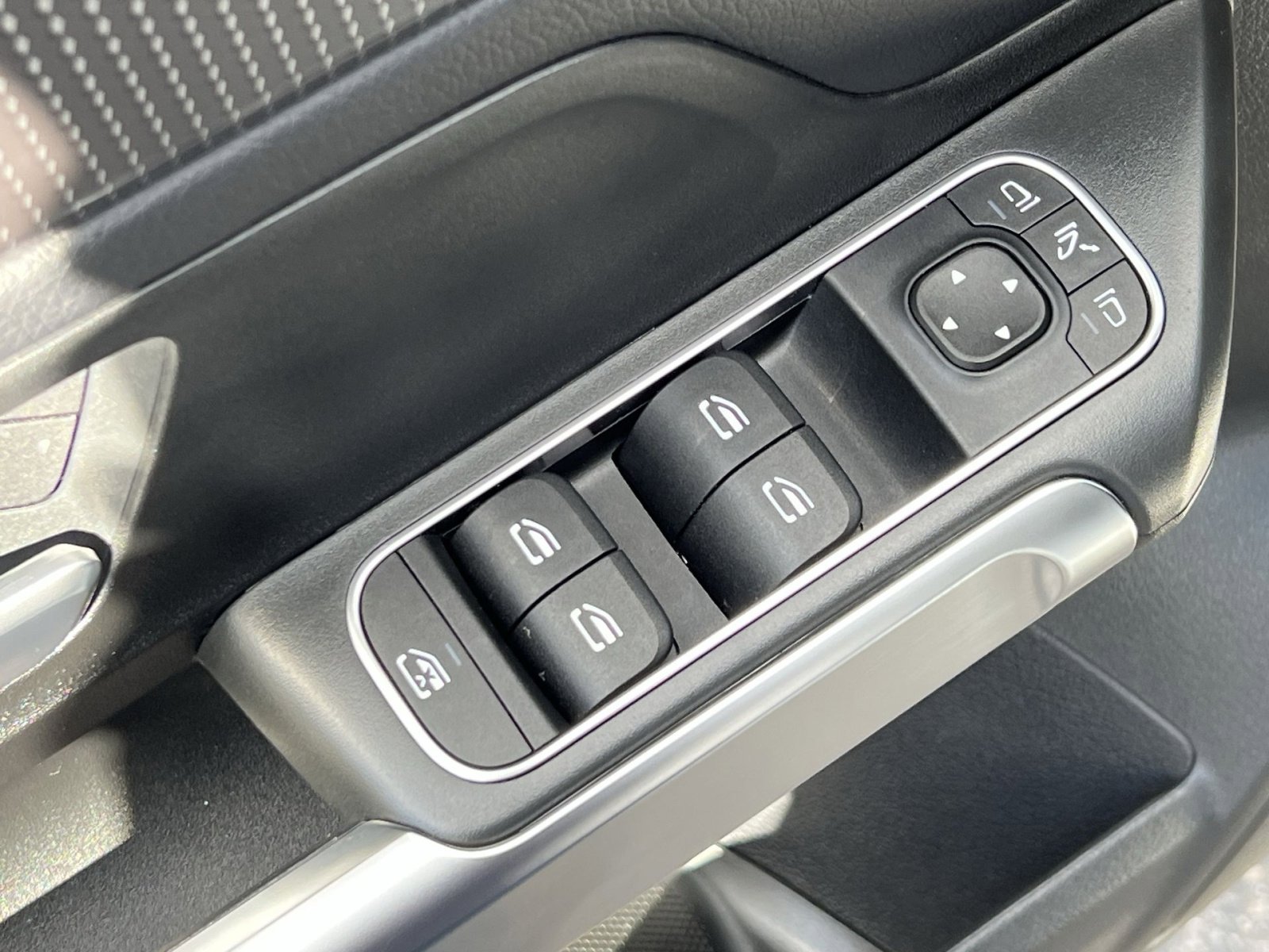 Certified 2022 Mercedes-Benz GLB 250 4MATIC image 13