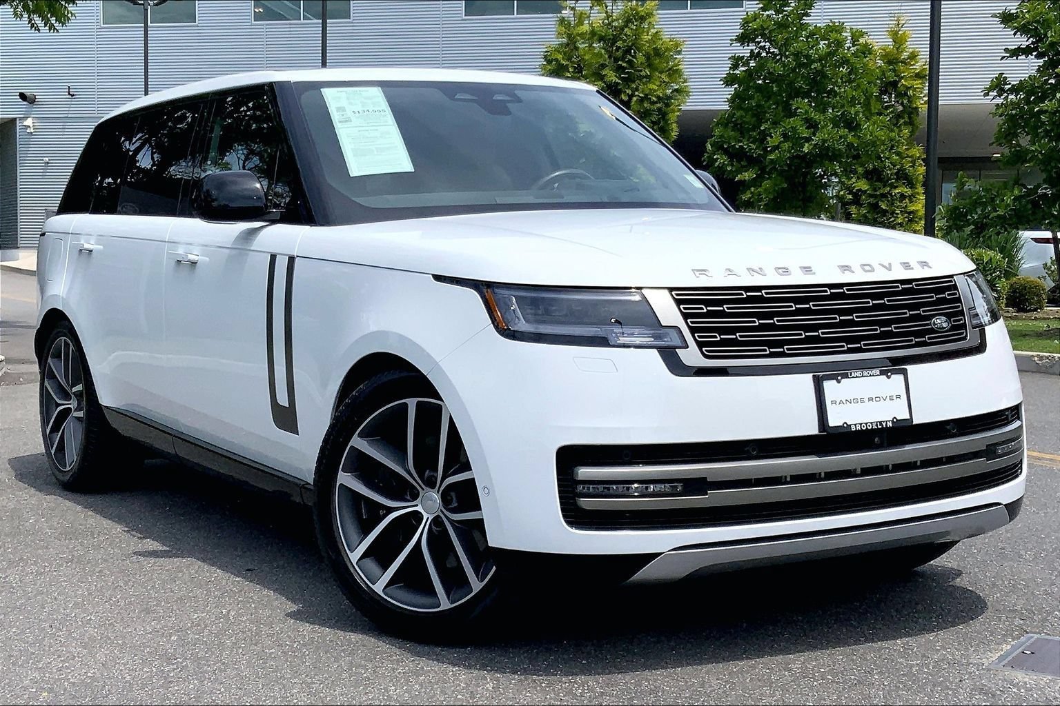 Certified 2025 Land Rover Range Rover Long Wheelbase SE AWD/4WD image 2