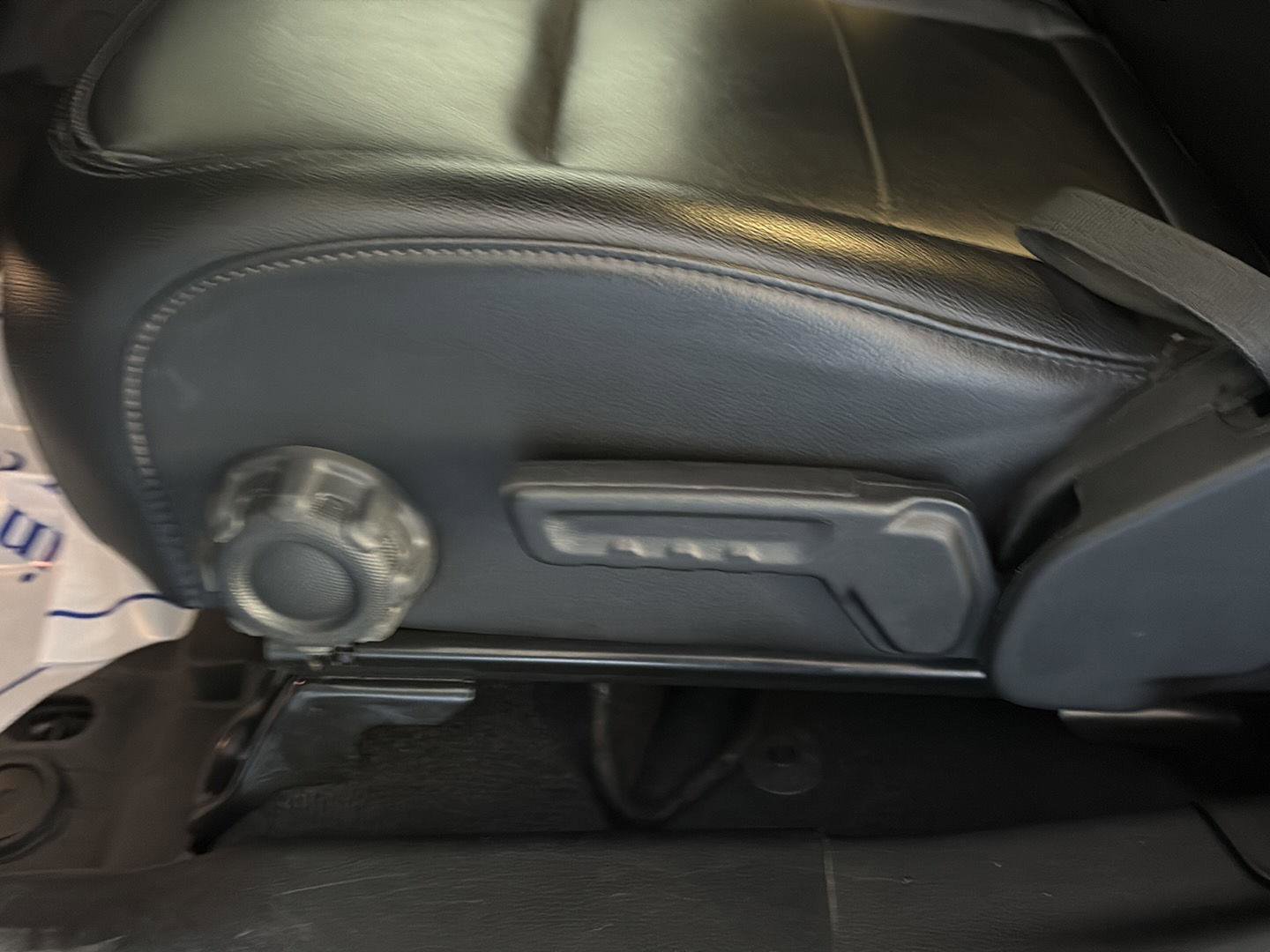 Used 2023 Jeep Wrangler Unlimited Sahara image 25