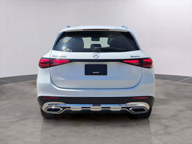 Used 2025 Mercedes-Benz GLC 300 4MATIC image 5
