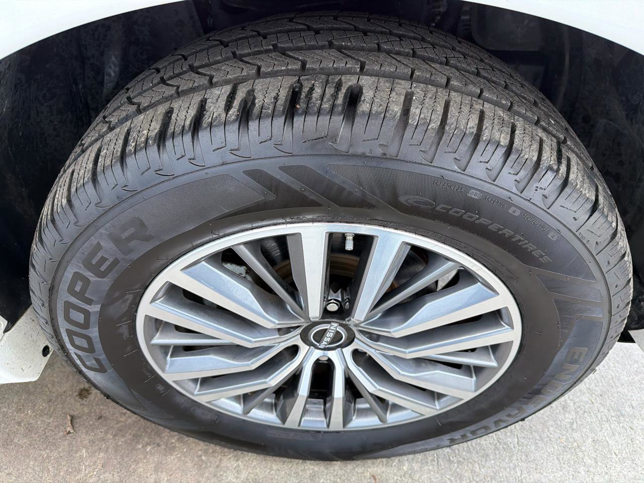 Used 2022 Nissan Armada SL w/ Captain's Chairs Package image 25