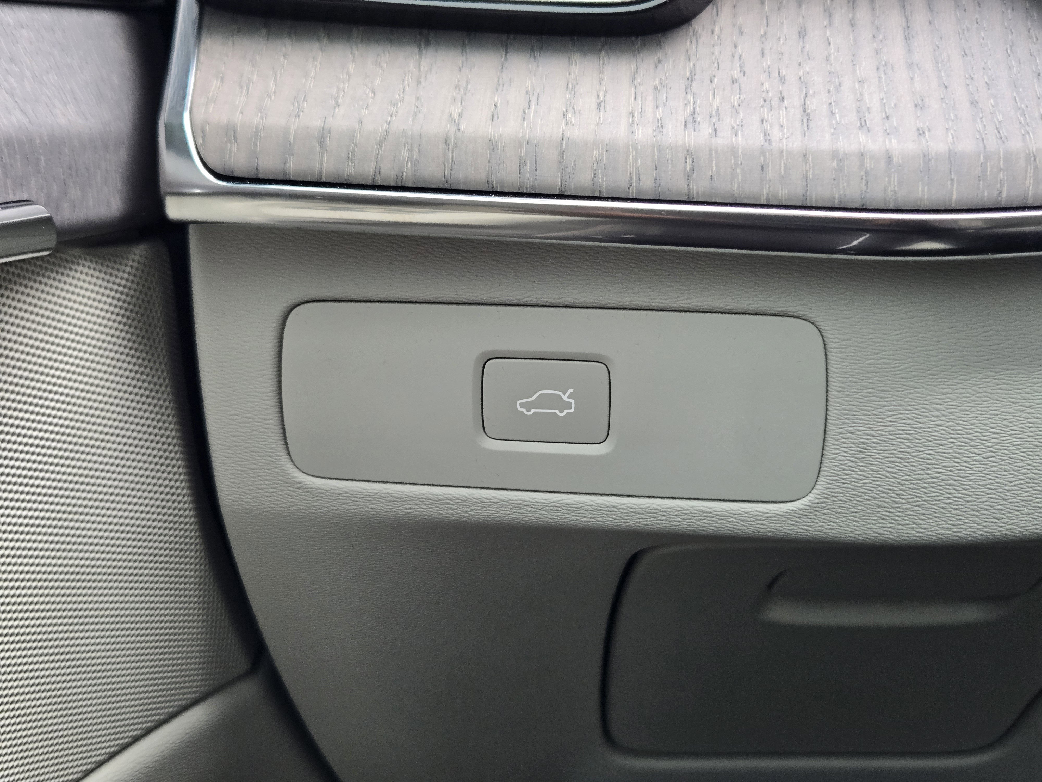 New 2026 Volvo XC90 B6 Ultra w/ Protection Package image 24