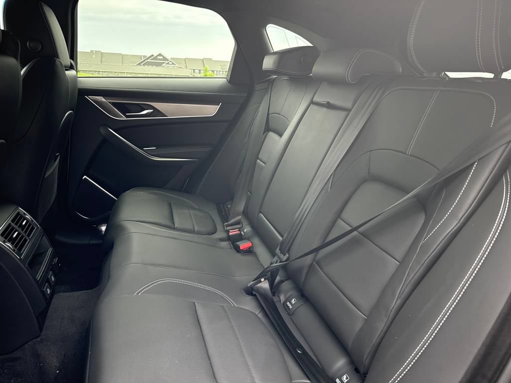 Used 2026 Jaguar F-PACE R-Dynamic S AWD/4WD image 15