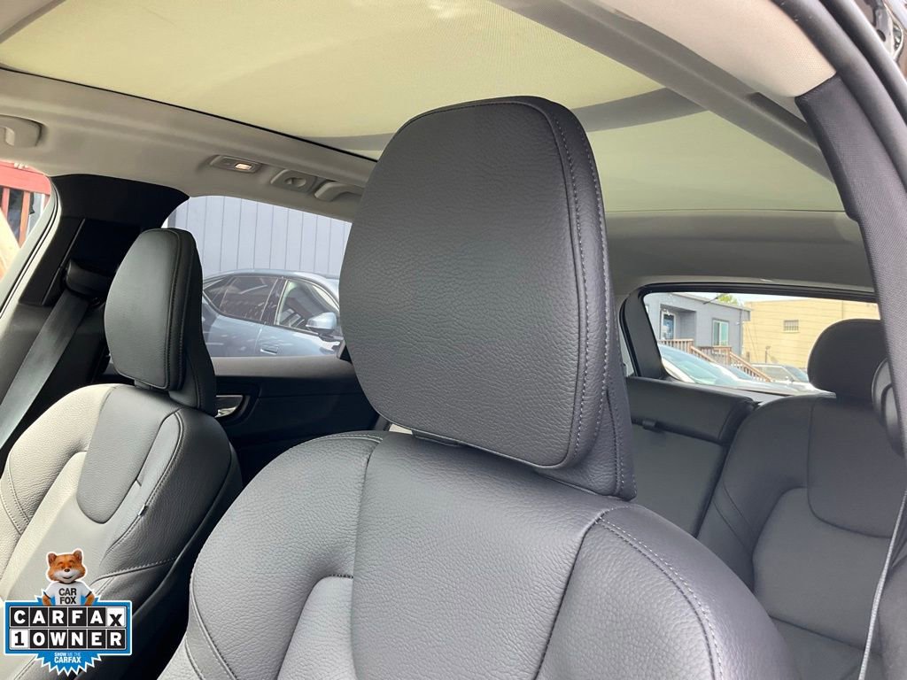 Used 2025 Volvo XC60 B5 Plus image 18