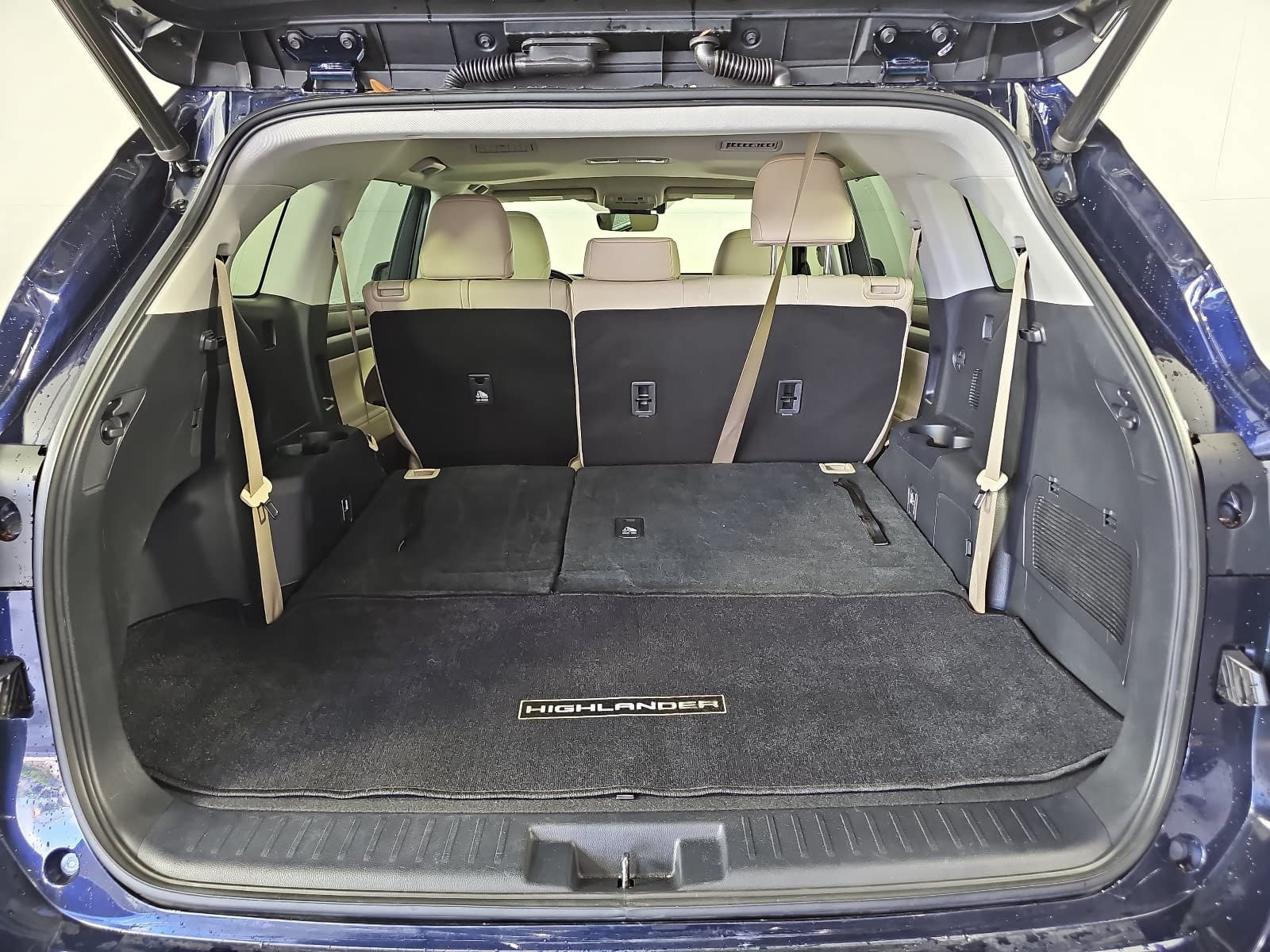 Used 2020 Toyota Highlander XLE AWD/4WD image 12