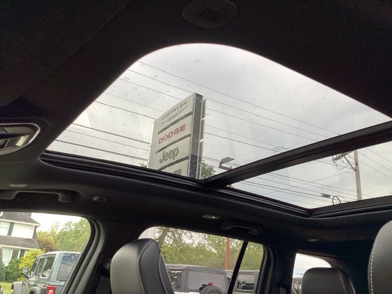 New 2025 Jeep Grand Cherokee Limited w/ Black Appearance Package image 27