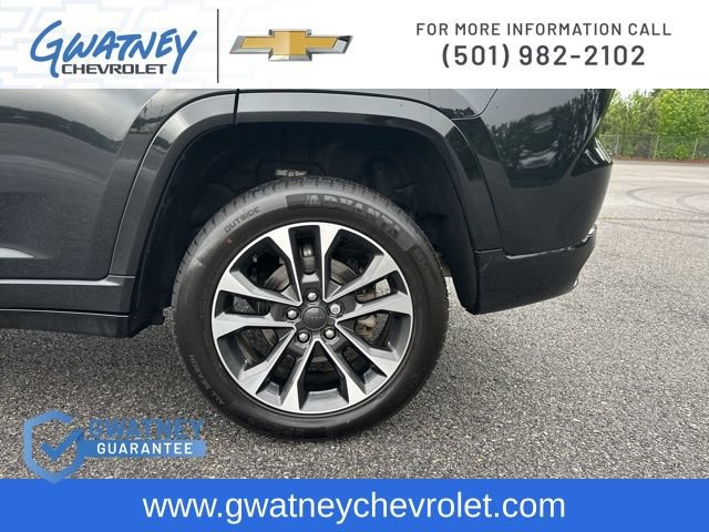 Used 2023 Jeep Grand Cherokee Overland w/ Luxury Tech Group IV AWD/4WD image 10