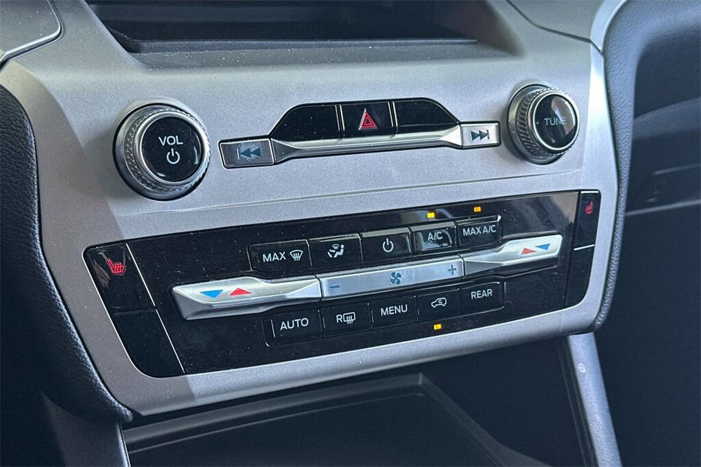 Used 2022 Ford Explorer XLT image 21