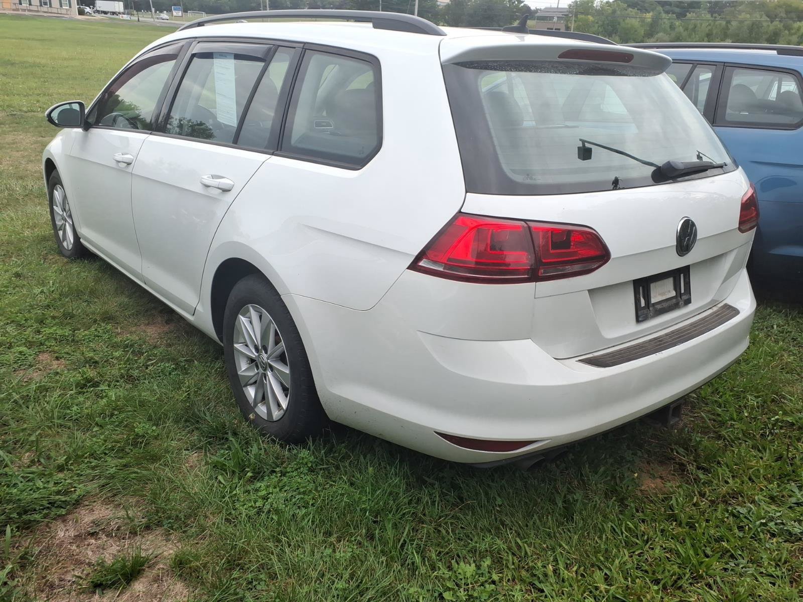 Used 2015 Volkswagen Golf S FWD image 4
