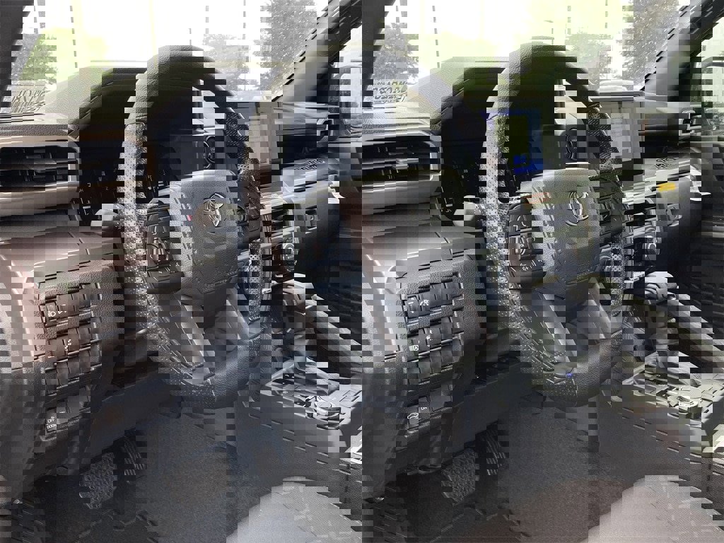 New 2025 Toyota Tacoma SR5