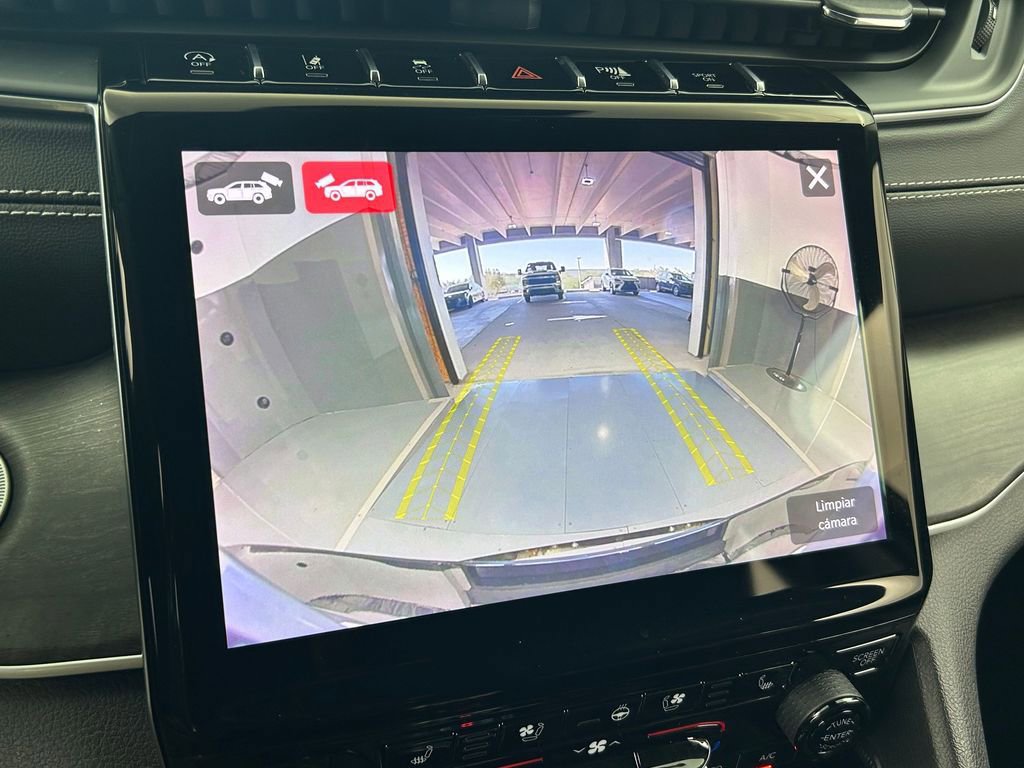 Used 2024 Jeep Grand Cherokee Limited w/ Luxury Tech Group II image 23