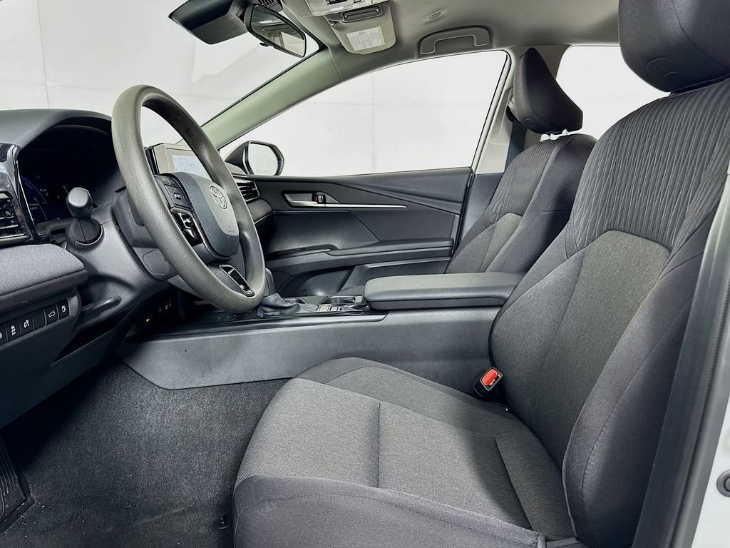 Used 2025 Toyota Camry LE FWD image 10
